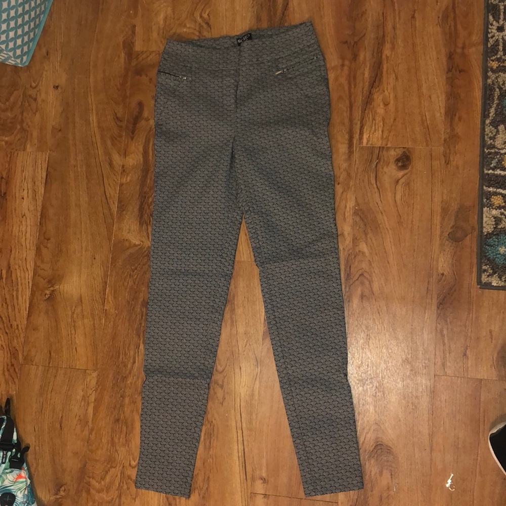 Black and white skinny pants.